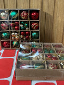 Bola natalina verde/verm/ouro 4cm kit c/36 peças